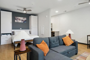 CozySuites Mass with parking lounge & roof deck #38